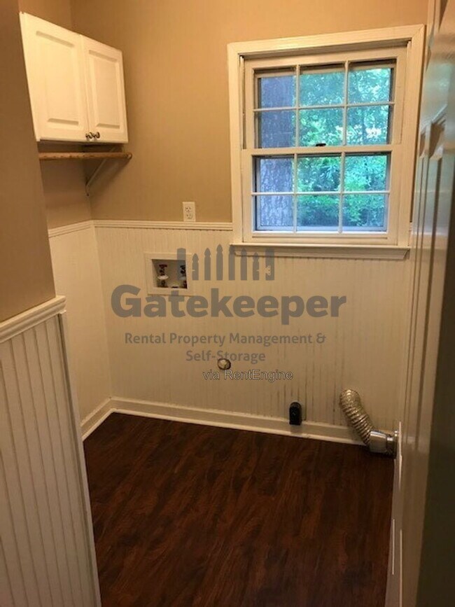 Building Photo - 207 Meadow Run