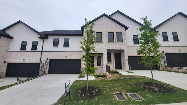 Building Photo - 2348 Alsiddiq Dr