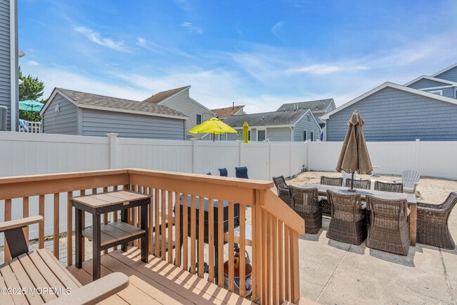 Building Photo - 8 President Ave