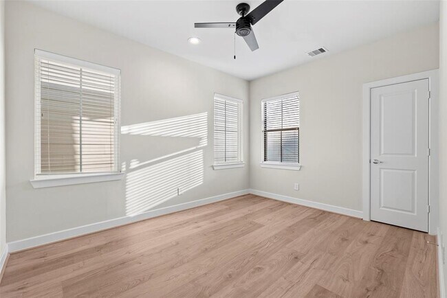 Building Photo - 1608 Northwood St