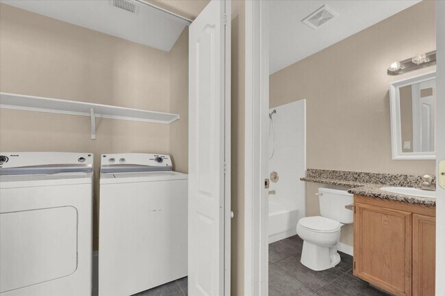 Building Photo - 4646 Spruce Oak Dr