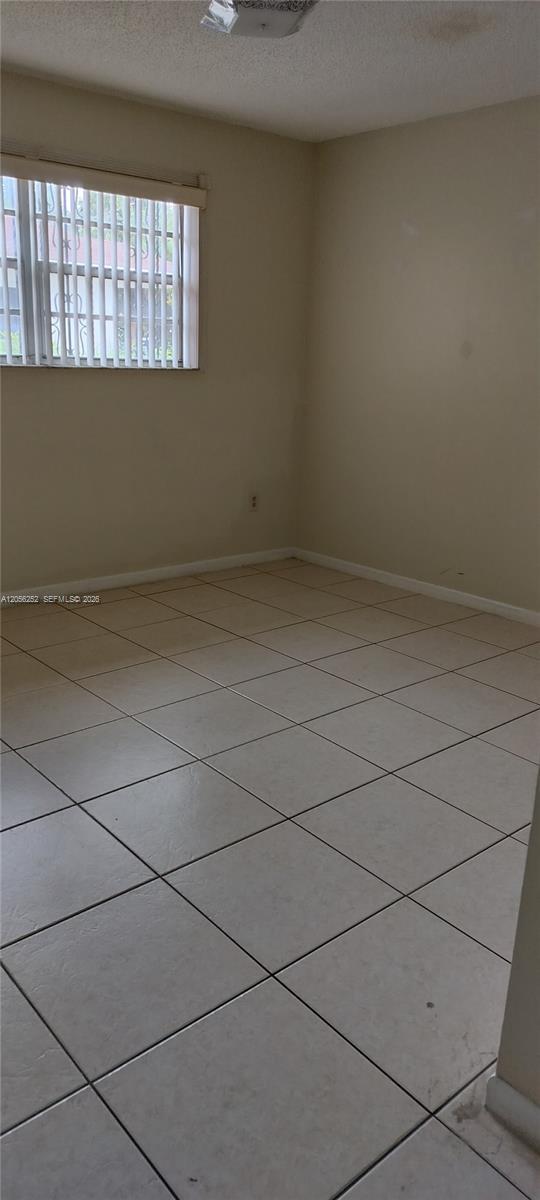 Building Photo - 2829 SW 38th Ct