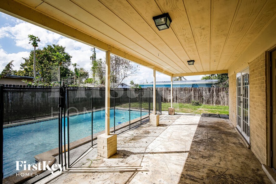 Building Photo - 5961 NW 14th Ct