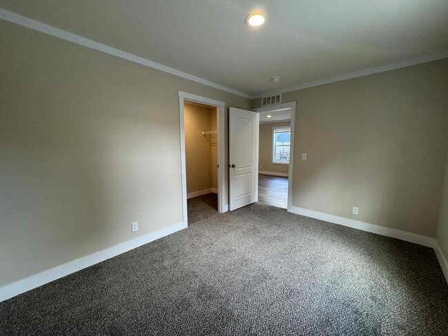 Building Photo - 48571 Lakeview Cir