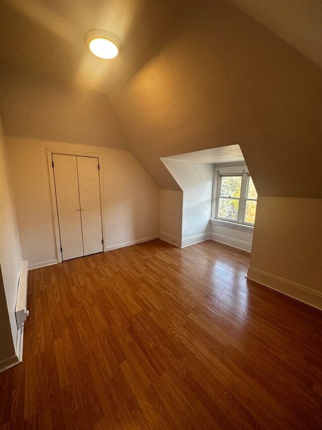 Building Photo - 1034 Chelton Ave