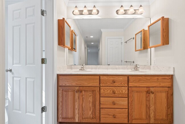 Building Photo - Available early March! Large and Lovely Home in Chapel Hill