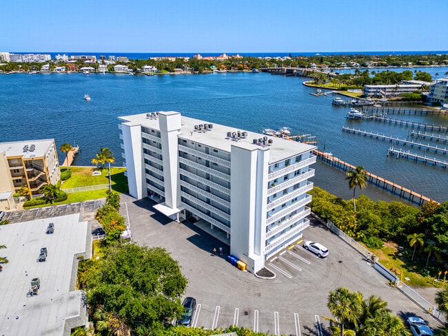 Building Photo - 231 E Lantana Rd