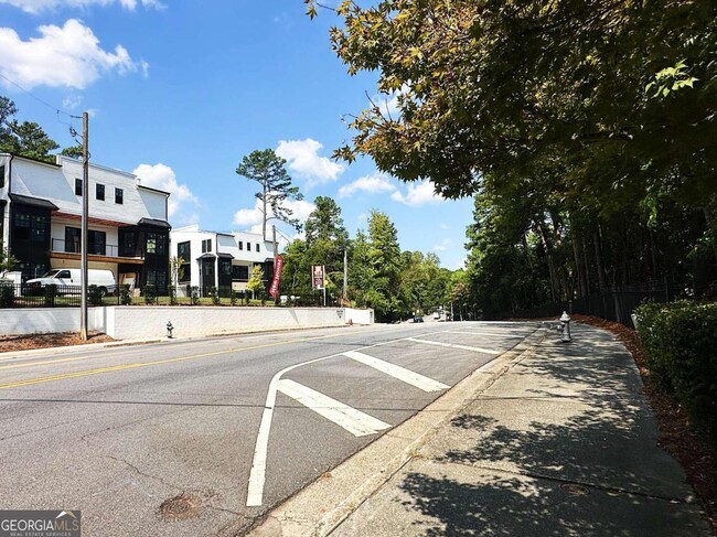 Building Photo - 2745 Lenox Rd NE
