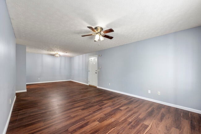 Building Photo - 3247 Fairington Dr