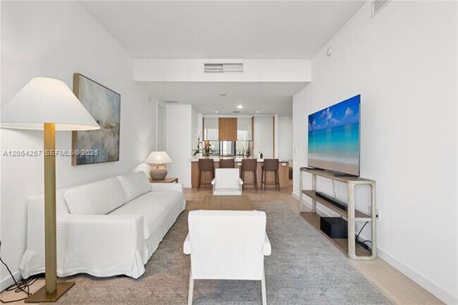 Building Photo - 2831 S Bayshore Dr