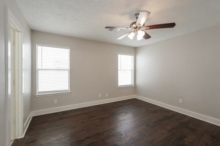 Building Photo - 15819 E Park Ct