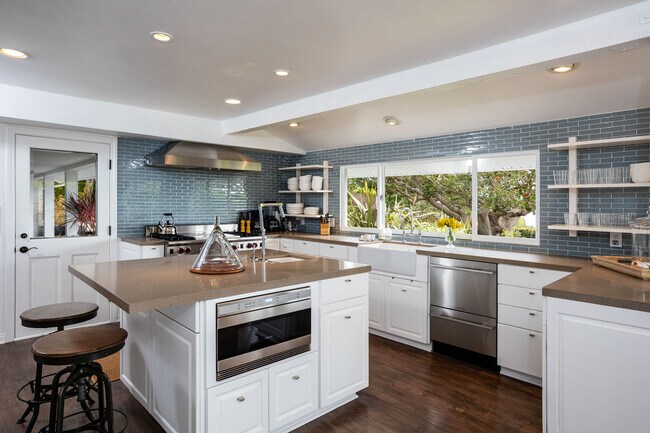 Building Photo - 29225 Cliffside Dr