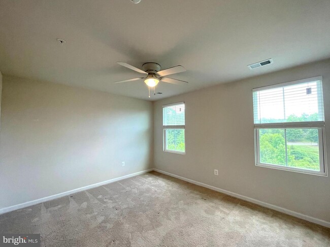Building Photo - 46350 Sandbar Ln
