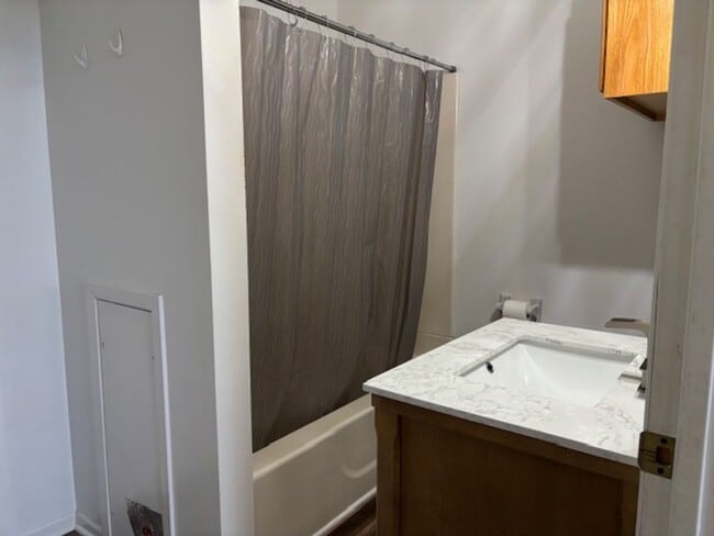 Building Photo - Starlight Rentals