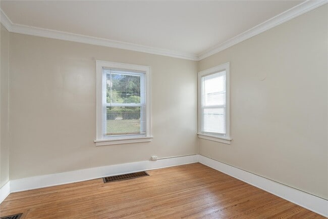 Building Photo - 425 Highland Ave