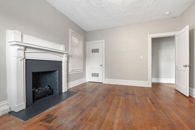 Building Photo - 1110 10th St