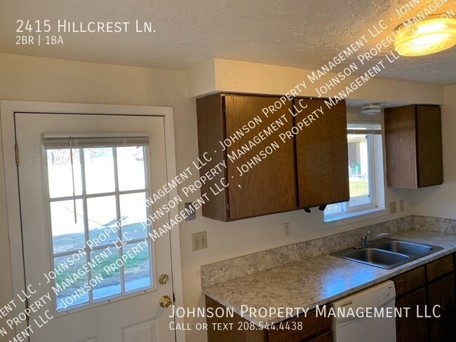 Building Photo - 2415 Hillcrest Ln