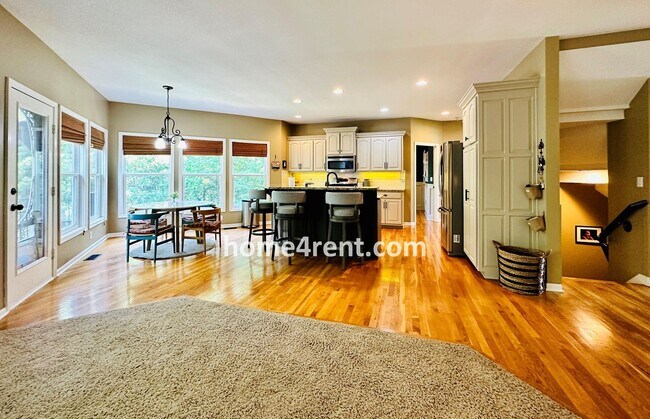 Building Photo - Beautiful Four Bedroom Home in a Quiet Neighborhood w/ an Updated Kitchen, Wood Floors, and a Fin...
