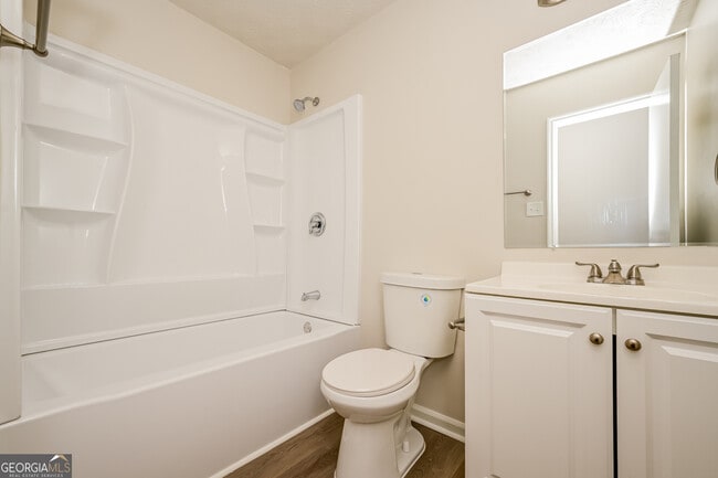 Building Photo - 4276 Old Lake Dr