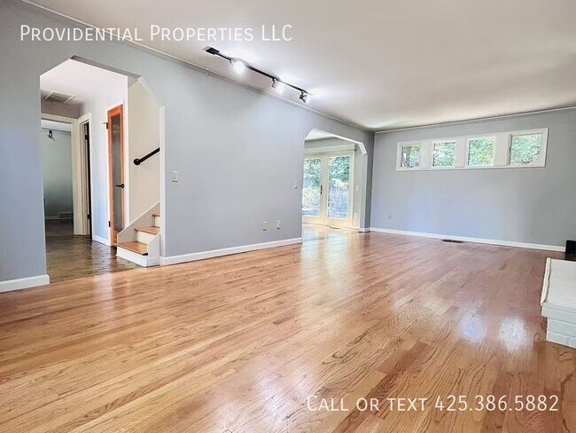 Building Photo - 3047 West LK Sammamish Pkwy NE