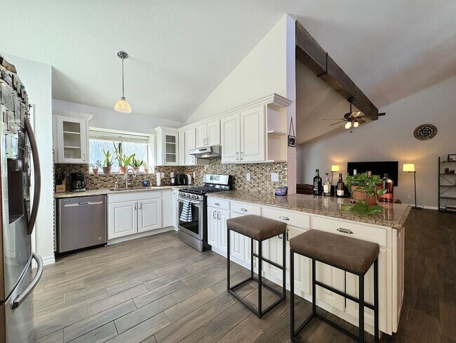 Building Photo - 6851 Amposta Dr