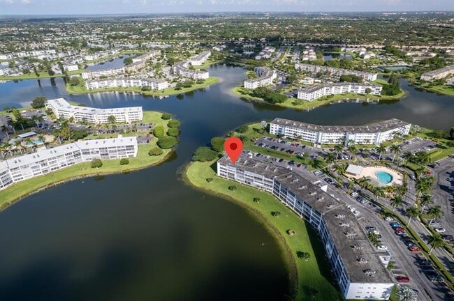 Building Photo - 1056 Exeter