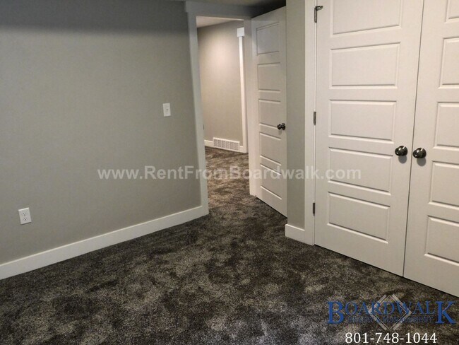 Building Photo - 555 S 900 E