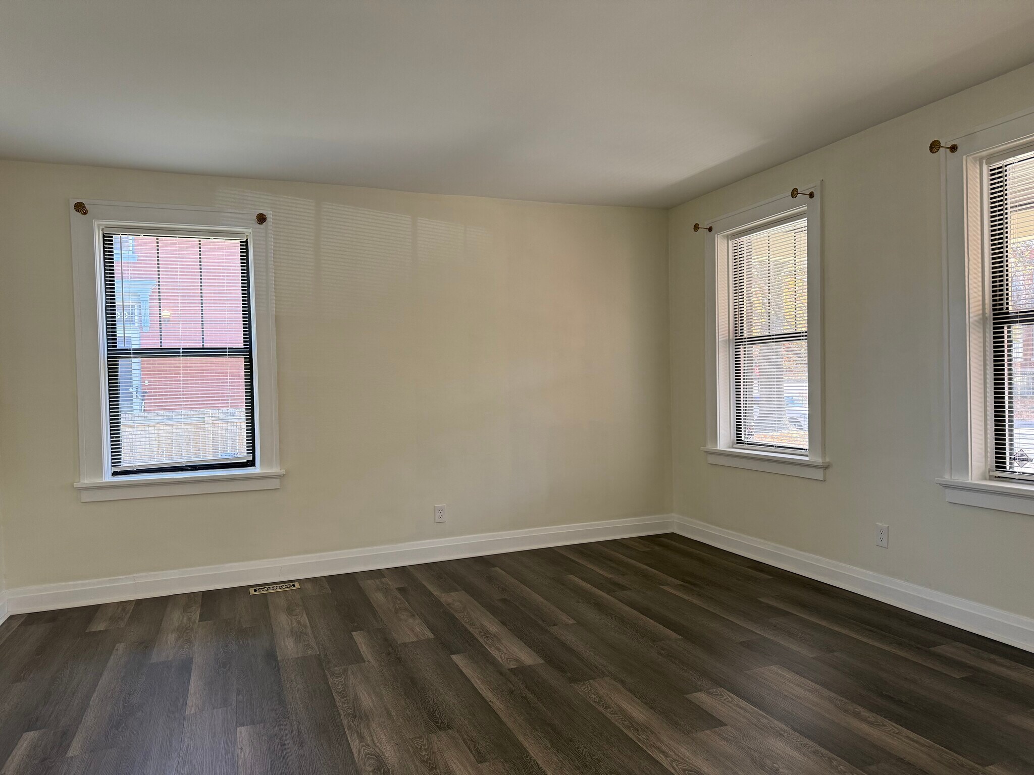 Living room - 2315 Park Ave