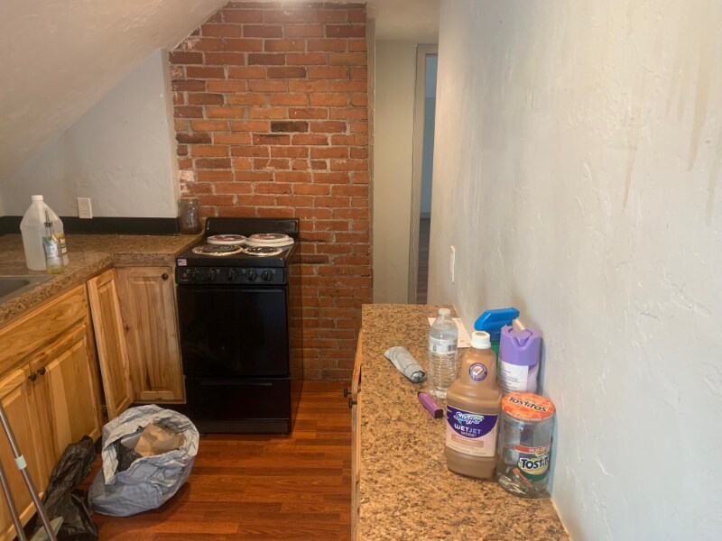 Building Photo - 176 Main St