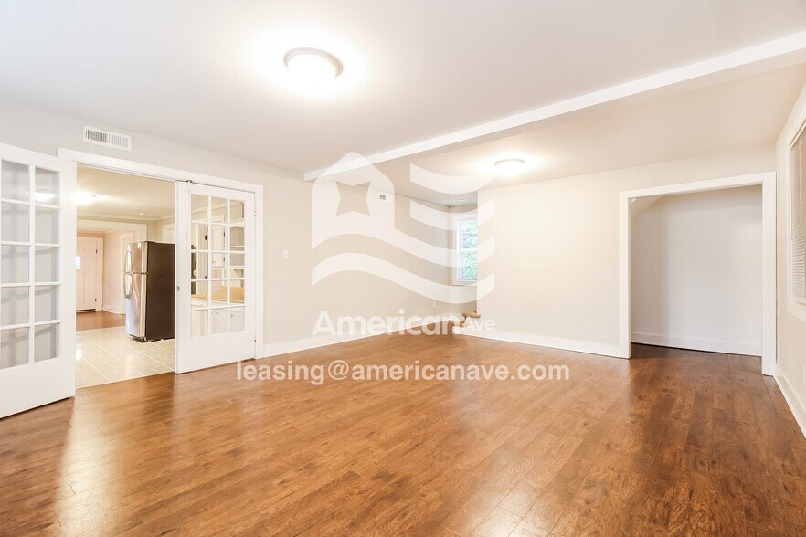 Building Photo - 310 N Stribling St