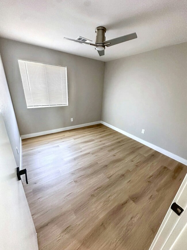 Building Photo - 5660 E Forge Cir