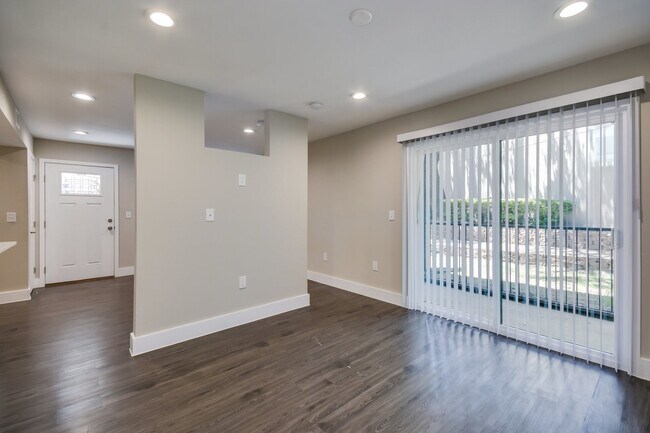 Building Photo - 935 La Posada Dr