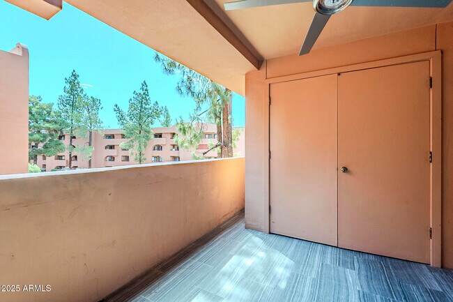Building Photo - 4303 E Cactus Rd