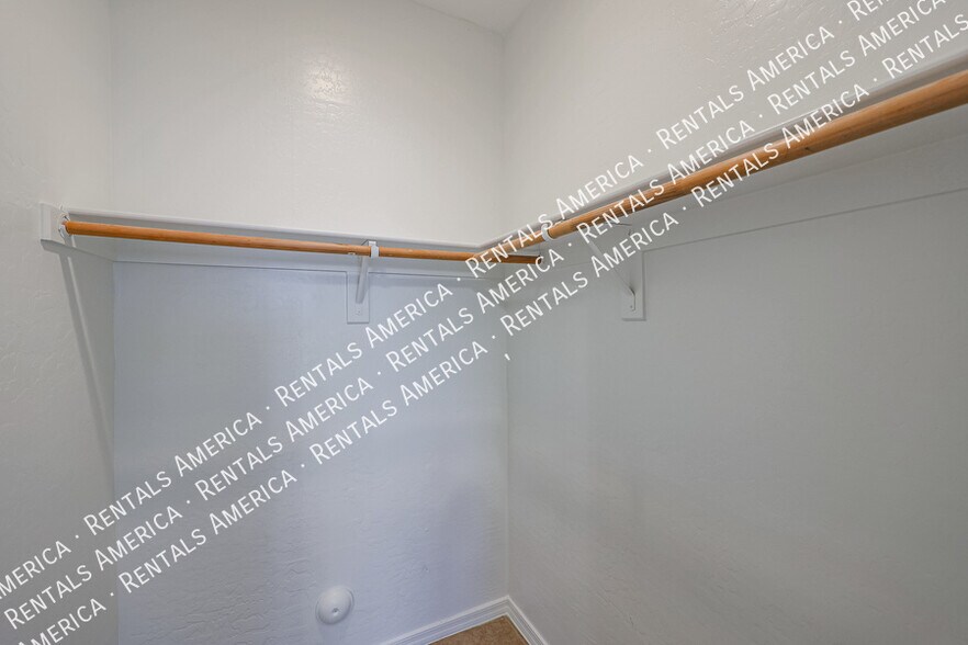 Building Photo - 6837 N 81st Dr