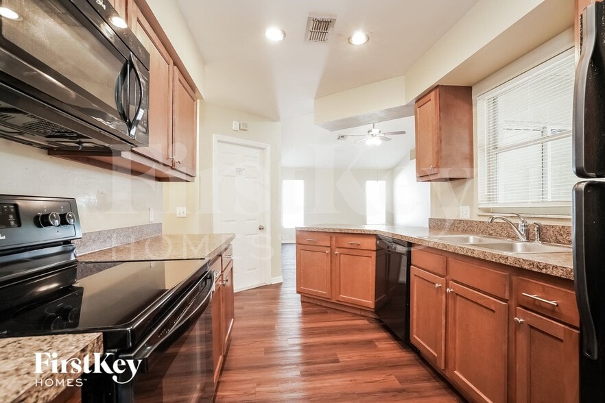 Building Photo - 8149 Anhinga Rd