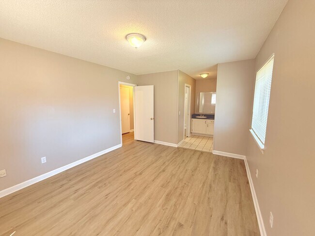 Building Photo - 4751 Tessie Ln