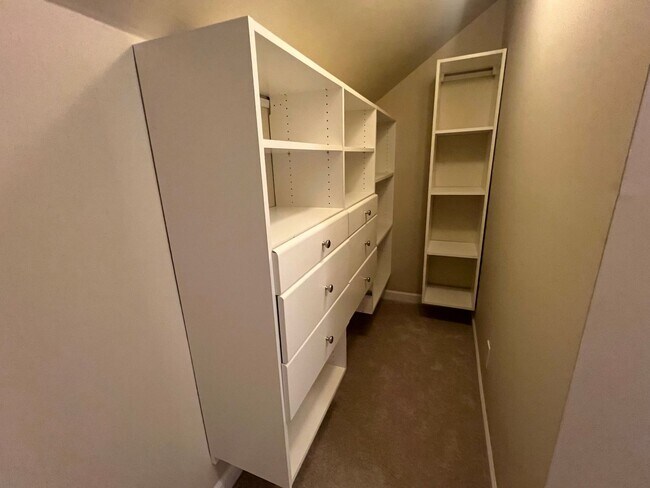 Building Photo - 123 Forest Green Dr