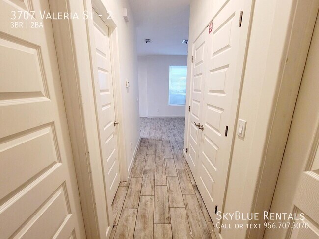 Building Photo - 3707 Valeria St