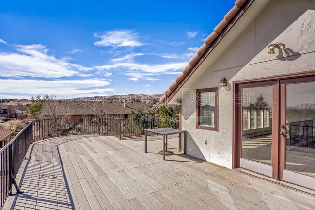 Building Photo - 990 Beech St