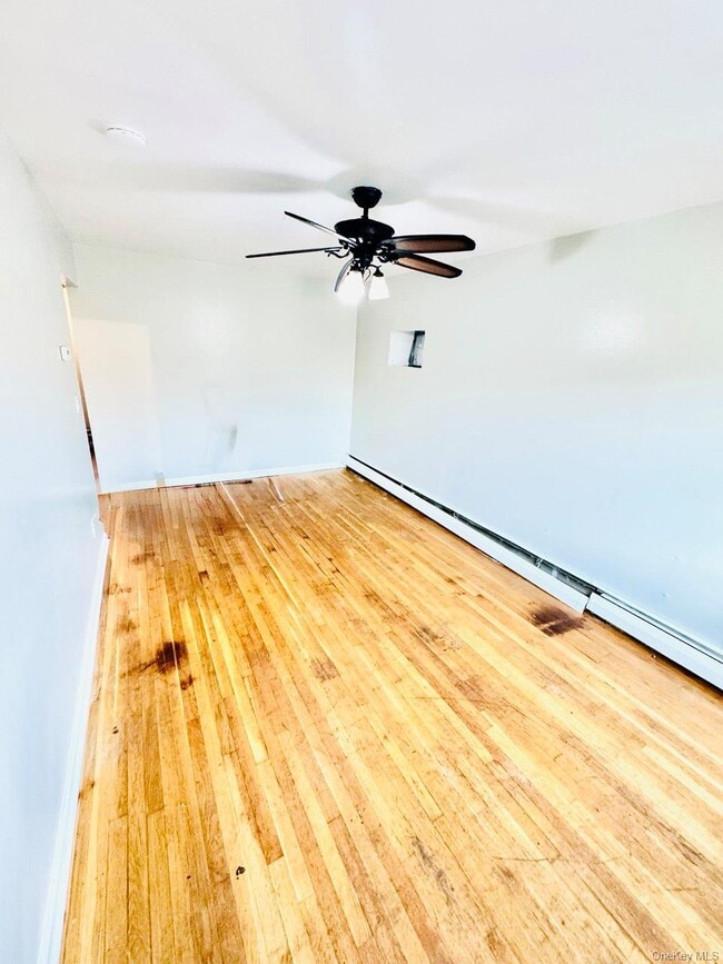 Building Photo - 817 Van Nest Ave