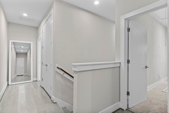 Building Photo - 851 Prosper St