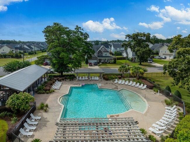 Building Photo - Stunning 4 bedroom 2.5 bath home located in Hampstead Wyndwater Community