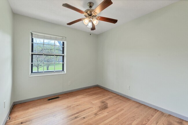 Building Photo - 8848 W Simpson Rd