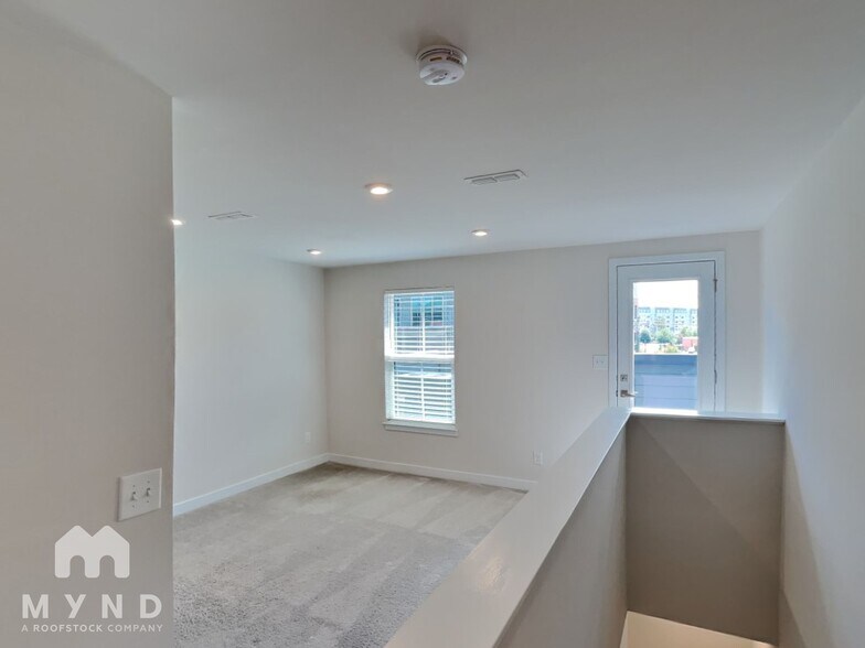 Building Photo - 432 W Tremont Ave