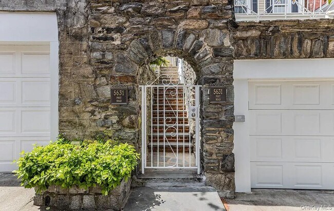 Building Photo - 5631 Post Rd