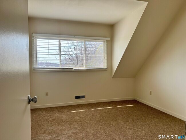 Building Photo - 112 Montoya Dr