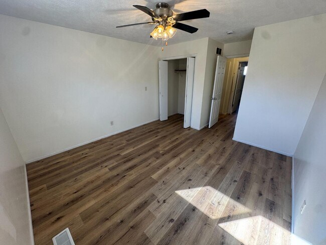 Building Photo - 208 Lindell Dr