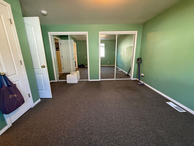 Building Photo - Spacious 4 Bed, 3 Bath Home - Terrango Glen
