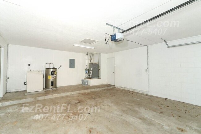 Building Photo - 858 Bishop Dr