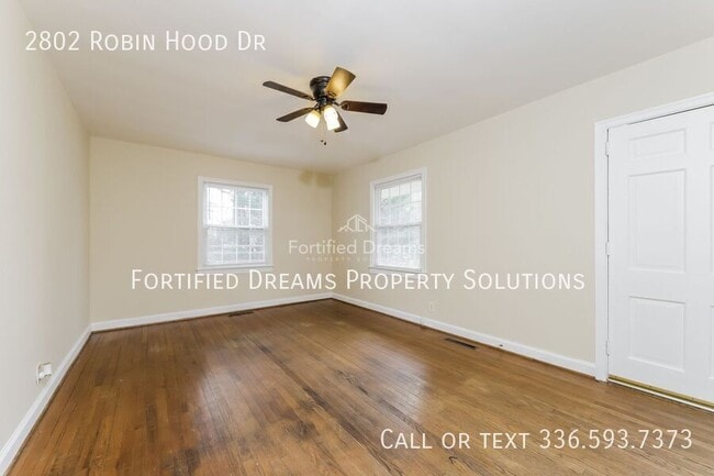 Building Photo - 2802 Robin Hood Dr